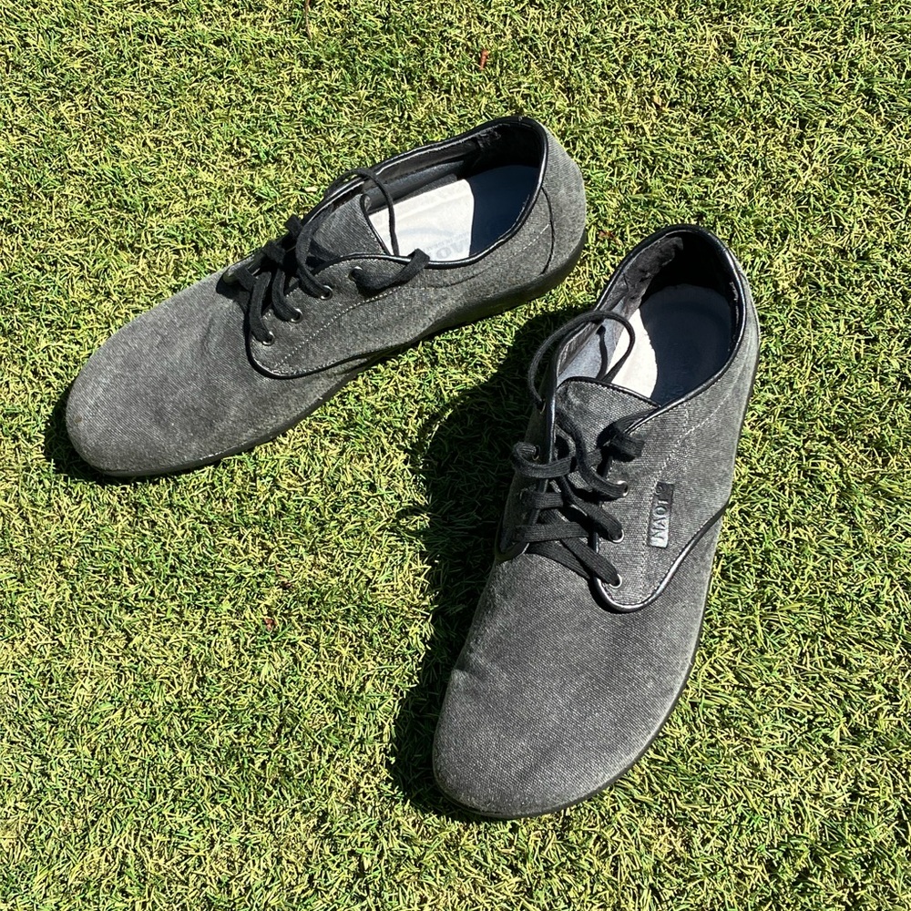 Naot Tiaki gray material lace up shoe w/black laces & bottoms, size 41 (9.5 US)